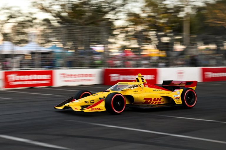 anglais remporte le titre indycar iracing, une victoire incroyable dans la compétition virtuelle de course automobile.
