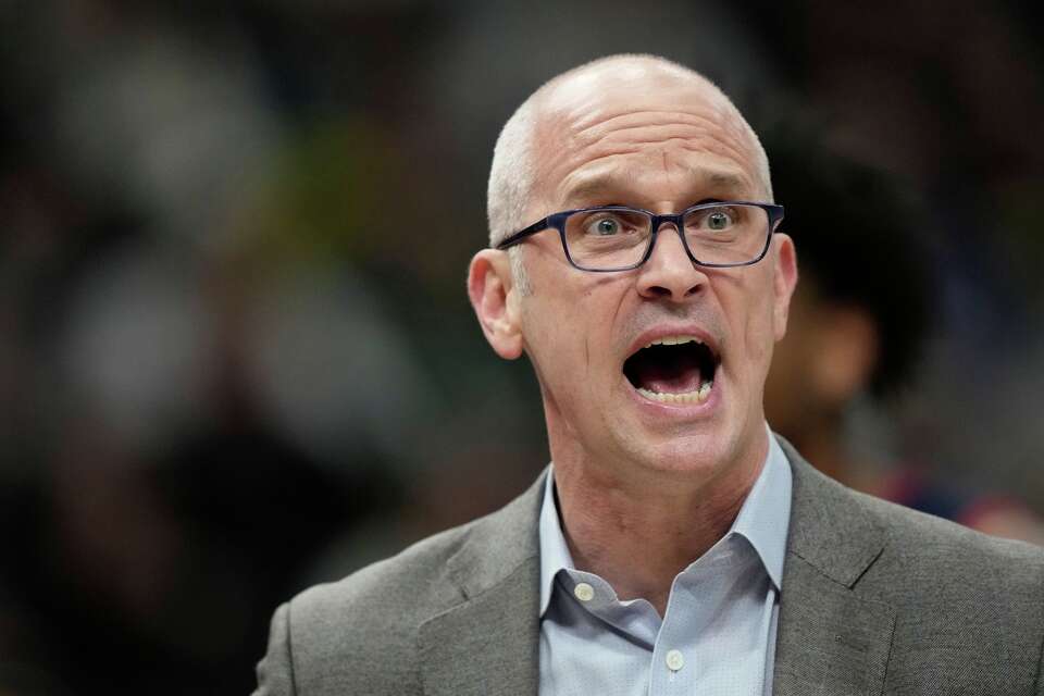 la big east inflige une amende à dan hurley suite à des incidents survenus lors des récentes rencontres, soulignant les règles strictes du championnat.