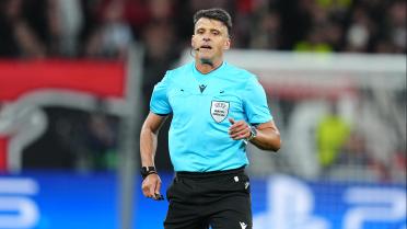 découvrez comment le football anglais fait face au défi de l'utilisation de l'arbitrage vidéo (var) par les entraîneurs et l'impact sur le jeu.