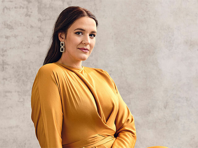 découvrez lise davidsen, étoile montante du monde de l'opéra, soprano exceptionnelle reconnue pour sa puissance et son émotion sur scène.