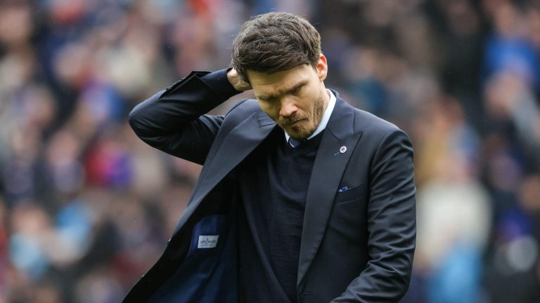 röhl qualifie celtic de chanceux, provoquant la colère de l'entraîneur des rangers qui fulmine après les commentaires.